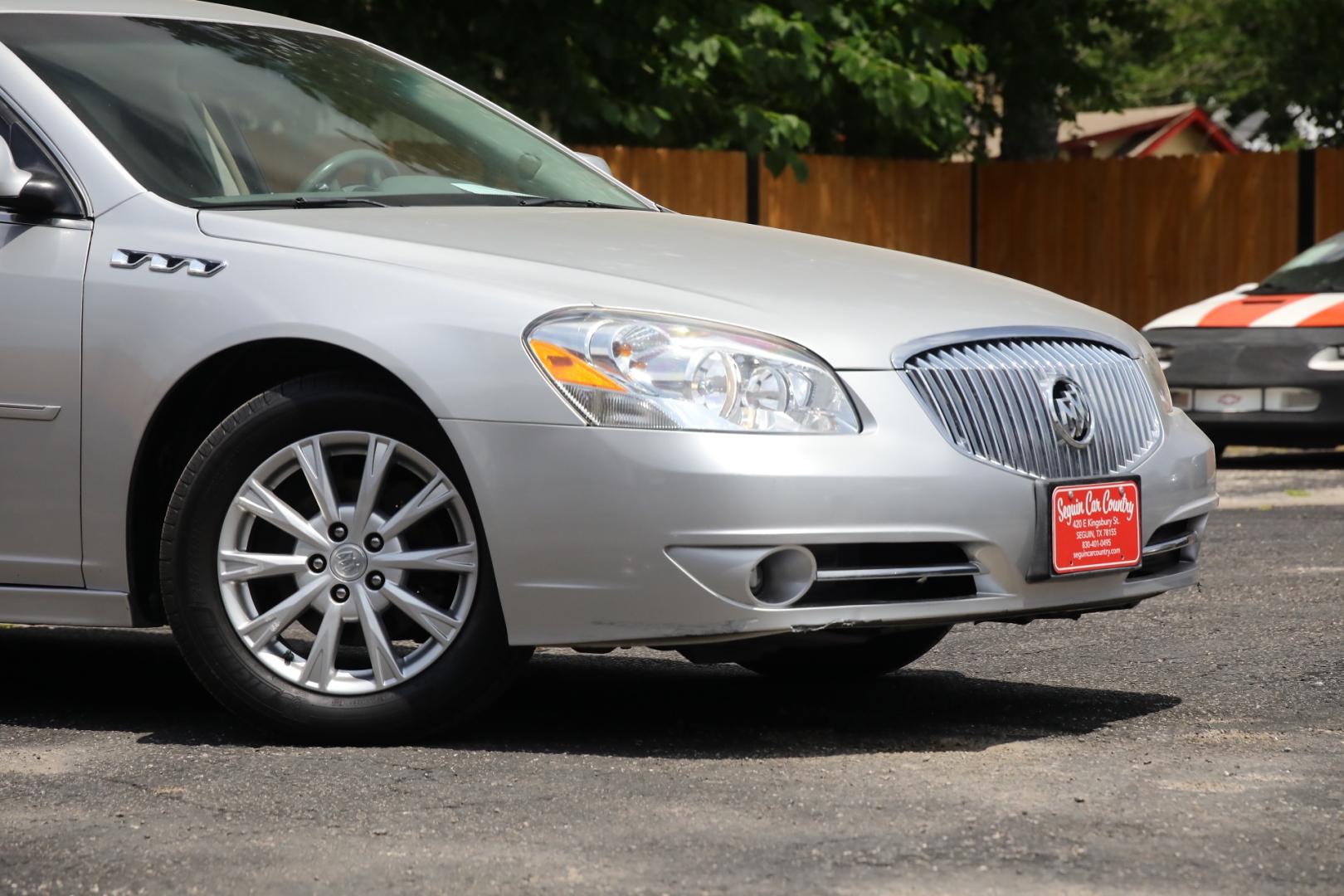 2011 SILVER BUICK LUCERNE CXL (1G4HC5EM1BU) with an 3.9L V6 OHV 12V engine, 4-SPEED AUTOMATIC transmission, located at 420 E. Kingsbury St., Seguin, TX, 78155, (830) 401-0495, 29.581060, -97.961647 - Photo#2